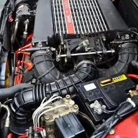 Když la dolce vita chutná po mandlích... Lancia Thema 2.0t 16v
