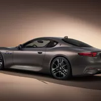 Autíčkářův týden: Maserati v novém, Alpine po dietě a ikonické Audi