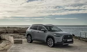 Karoqu, třes se,  jede Toyota Corolla Cross 