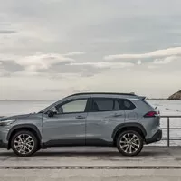 Karoqu, třes se, jede Toyota Corolla Cross