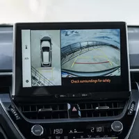Karoqu, třes se, jede Toyota Corolla Cross