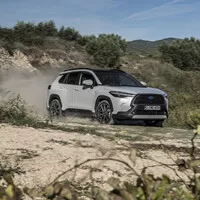 Karoqu, třes se, jede Toyota Corolla Cross