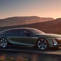 Autíčkářův týden: Elektromobily za deset milionů, konec německé legendy a smutná přehlídka