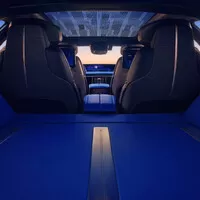 Autíčkářův týden: Elektromobily za deset milionů, konec německé legendy a smutná přehlídka