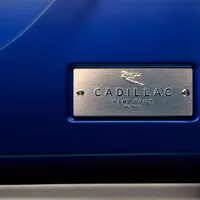 Autíčkářův týden: Elektromobily za deset milionů, konec německé legendy a smutná přehlídka