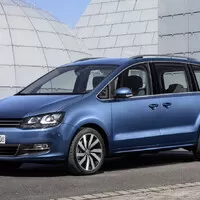 Autíčkářův týden: Elektromobily za deset milionů, konec německé legendy a smutná přehlídka