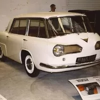 Renault project 900: Proč je to celé obráceně?