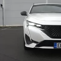 Peugeot 308 SW GT 225 Hybrid: Na půl cesty k prémii