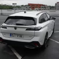 Peugeot 308 SW GT 225 Hybrid: Na půl cesty k prémii