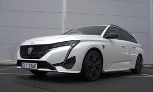 Recenze & testy: Peugeot 308 SW GT 225 Hybrid: Na půl cesty k prémii