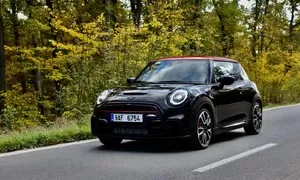 Mini JCW: Má mi i moderní hot hatch co nabídnout?