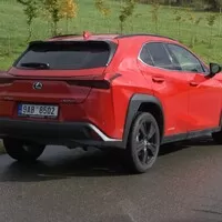 Lexus UX250h: Crossover done right