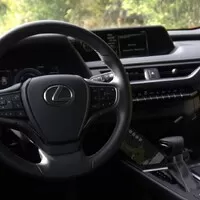 Lexus UX250h: Crossover done right