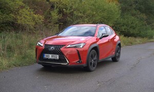 Recenze & testy: Lexus UX250h: Crossover done right