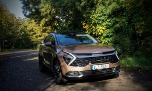 Recenze & testy: Kia Sportage 1.6 T-GDI PHEV 4x4: Pro mě prosím bez zásuvky