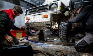 DAKAR Classic 2023: Přituhuje! Samurai dojel stage na laně, Ollie léčí vyhozenou lopatku