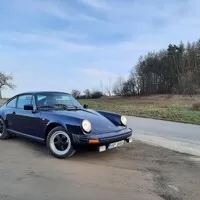 Porsche 911 opět bez motoru: výměna kapaliny do ostřikovačů a další servis
