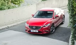 Ptejte se: Ptejte se: Velký sedan za čtvrt milionu 