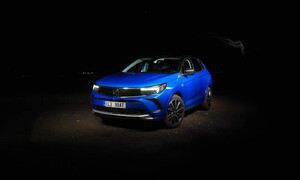 Recenze & testy: Opel Grandland Hybrid4 - Úsporně a rychle
