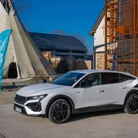 První svezení s Peugeotem 408 otevírá nerudovskou otázku