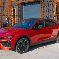 První svezení s Peugeotem 408 otevírá nerudovskou otázku