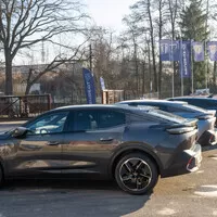 První svezení s Peugeotem 408 otevírá nerudovskou otázku