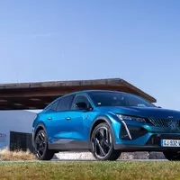 První svezení s Peugeotem 408 otevírá nerudovskou otázku