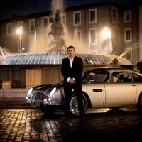Mark Higgins a Aston Martin DB5, natáčení No Time To Die, zdroj: countytimeis.co.uk