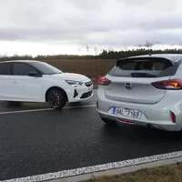 Corsa vs. Corsa: Baterie, nebo dinosauři?