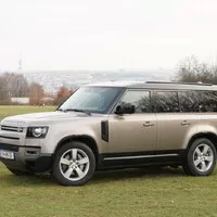 Land Rover Defender 130 D300: Svatý grál nalezen
