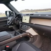 Land Rover Defender 130 D300: Svatý grál nalezen
