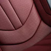 Lexus RX bez touchpadu a šestiválce, zato v růžové!