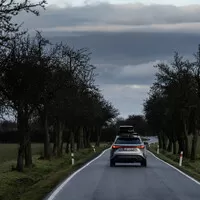 Lexus RX bez touchpadu a šestiválce, zato v růžové!