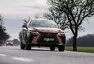 Lexus RX bez touchpadu a šestiválce, zato v růžové!
