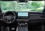 Lexus RX bez touchpadu a šestiválce, zato v růžové!
