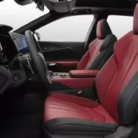 Lexus RX bez touchpadu a šestiválce, zato v růžové!