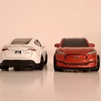 Tesla model Y vs. Mustang Mach-E: Srovnávací test dostupných elektromobilů