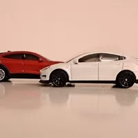 Tesla model Y vs. Mustang Mach-E: Srovnávací test dostupných elektromobilů