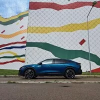 Peugeot 408 Hybrid 225: To je pěkná směsice