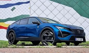 Recenze & testy: Peugeot 408 Hybrid 225: To je pěkná směsice