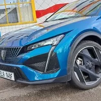 Peugeot 408 Hybrid 225: To je pěkná směsice