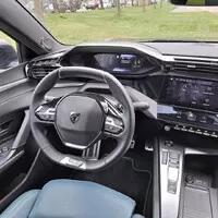 Peugeot 408 Hybrid 225: To je pěkná směsice