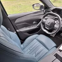 Peugeot 408 Hybrid 225: To je pěkná směsice