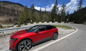 Autíčkář na cestách: Elektrickým Meganem k moři bez elektrocentrály v kufru