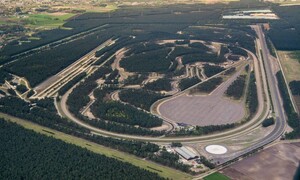 Historie: Testovací okruh Lommel: Každý Ford tu dostane do těla
