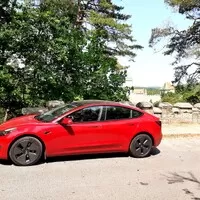Tesla Model 3 (Dual Motor, LR) je elektromobil, který nadchne i petrolheada?
