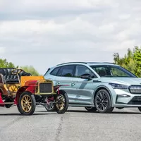 L&amp;amp;amp;amp;amp;amp;amp;amp;amp;amp;amp;amp;amp;;K Voiturette A a Škoda Enyaq, zdroj: Škoda Storyboard