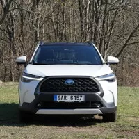 Toyota Corolla Cross 2.0 Hybrid: Staré jméno novým kouskům naučíš