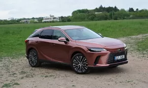 Lexus RX 450h+: Když elektrifikace dává smysl