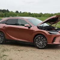 Lexus RX 450h+: Když elektrifikace dává smysl